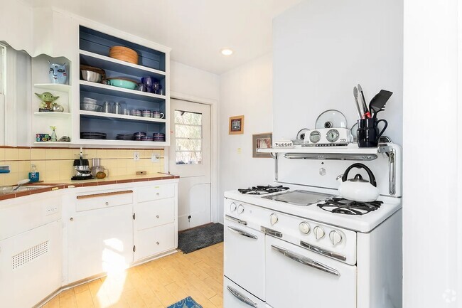 Kitchen - 2353 Duane St Rental