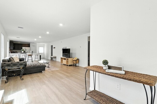 Photo - 379 Jewett Meadow Dr