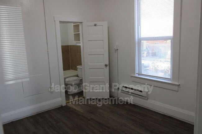 Photo - 307 H St