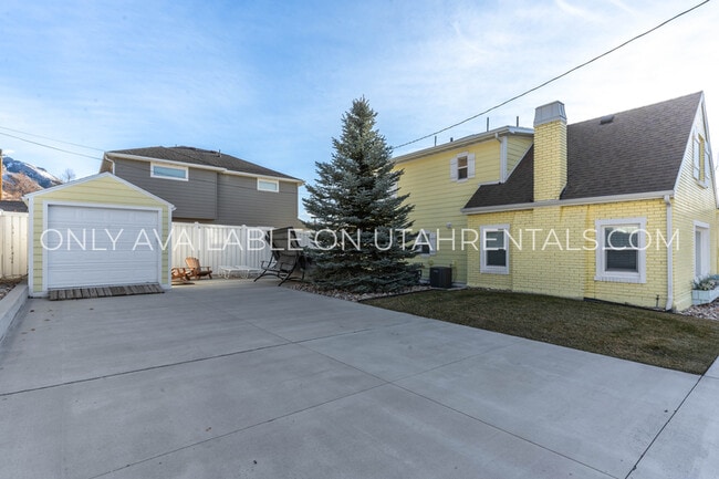 Photo - 976 Briar Ave