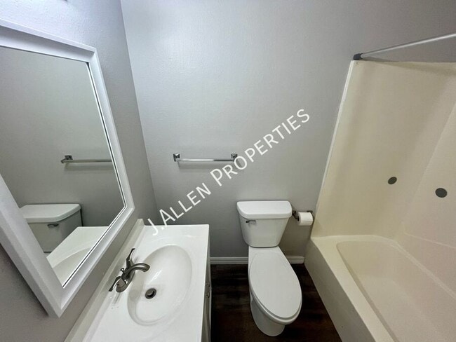 Photo - 1807 Parker Cir Unidad C