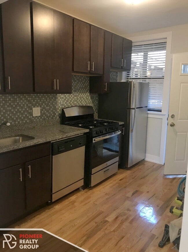 Building Photo - 3904 N Janssen Ave Unit 3