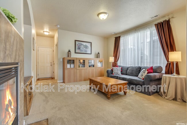 Photo - 548 Walton Dr