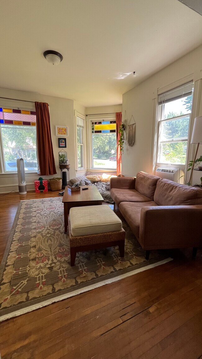Photo - 726 24th Ave NE