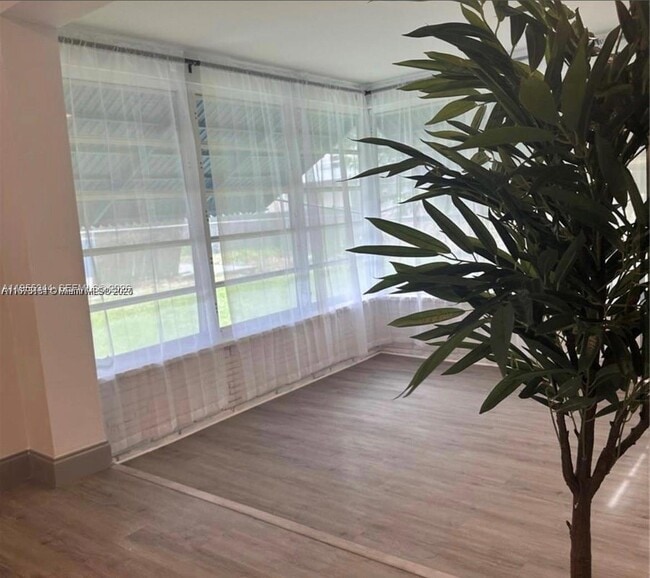 Photo - 2500 NE 181st St