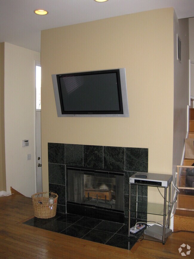 Building Photo - 2629 N Seminary Ave Rental
