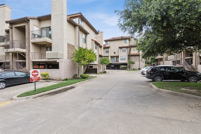 Building Photo - 4777 Cedar Springs Rd Unit 6N