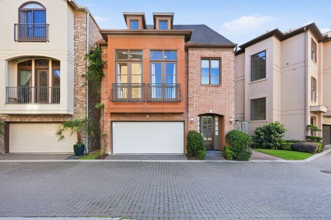 Building Photo - Spacious Gated Living in a Prime Houston Location