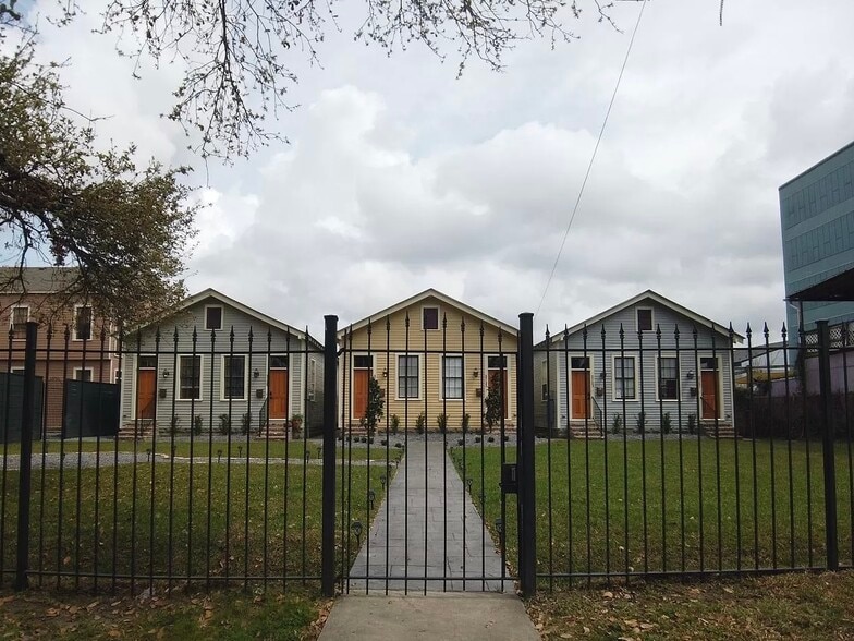 2121-2131 Louisiana Ave