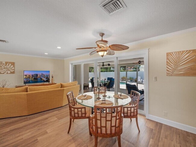 Photo - 2250 NE 35th St