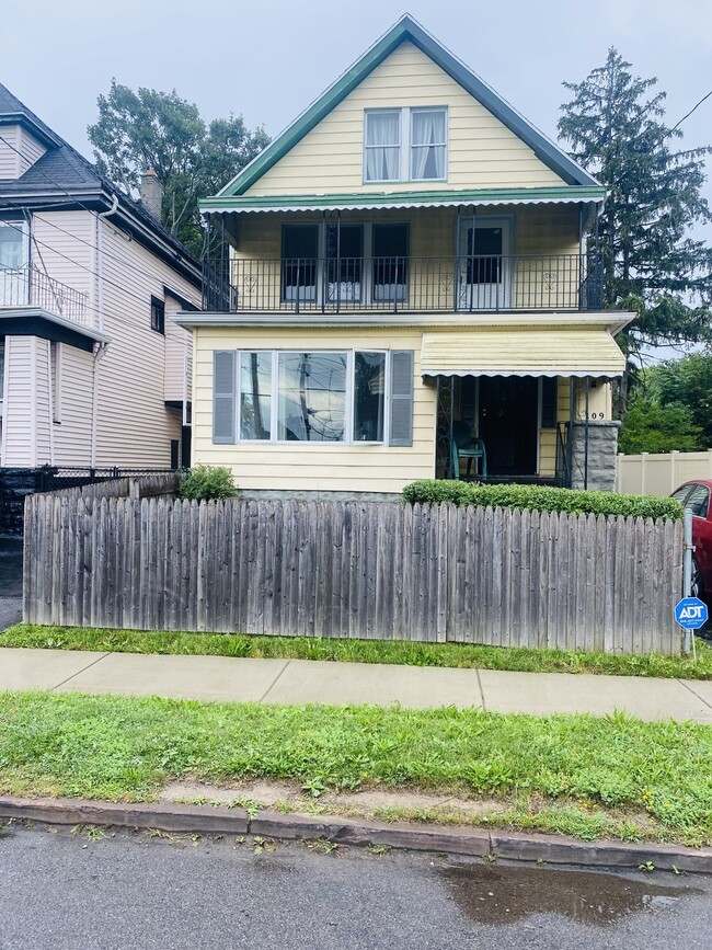 Photo - 109 Hill St Apartments Unit 2