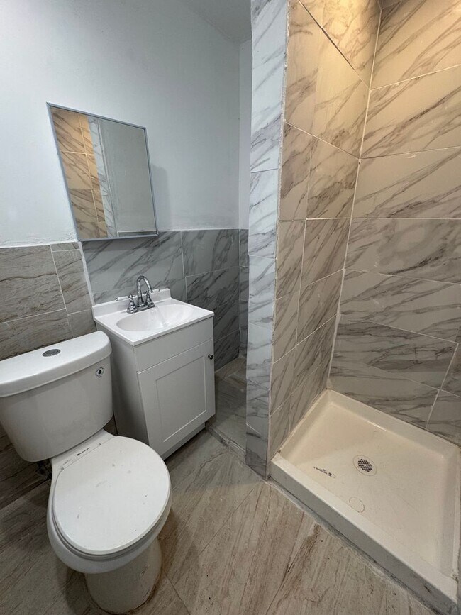 Building Photo - 4133 Pennsgrove St Unit #3