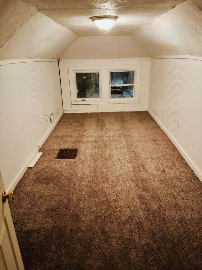 Photo - 811 Baker St