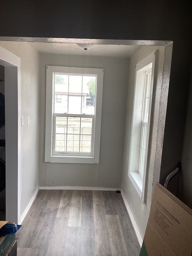 Photo - Cute Updated One Bedroom Near Park & Schools! Pets Welcome!