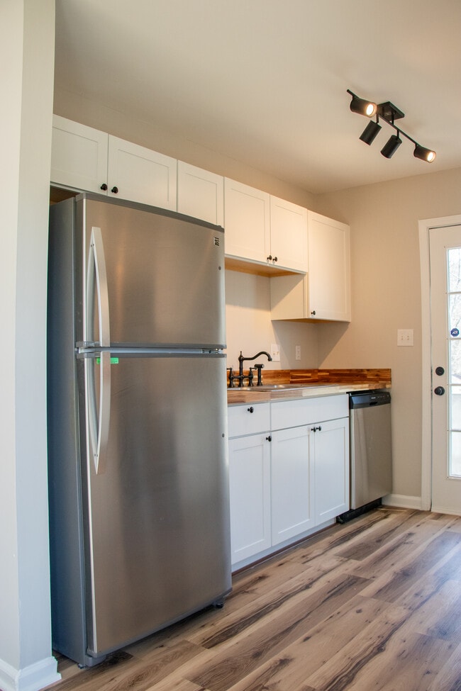 Photo - 3225 Lasalle St