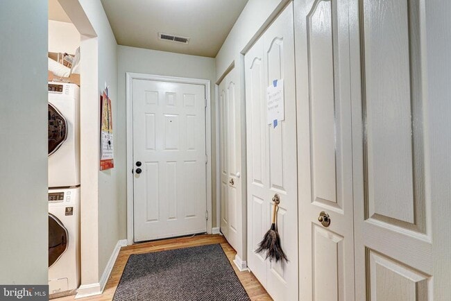 Building Photo - 8495 Falls Run Rd Unit I