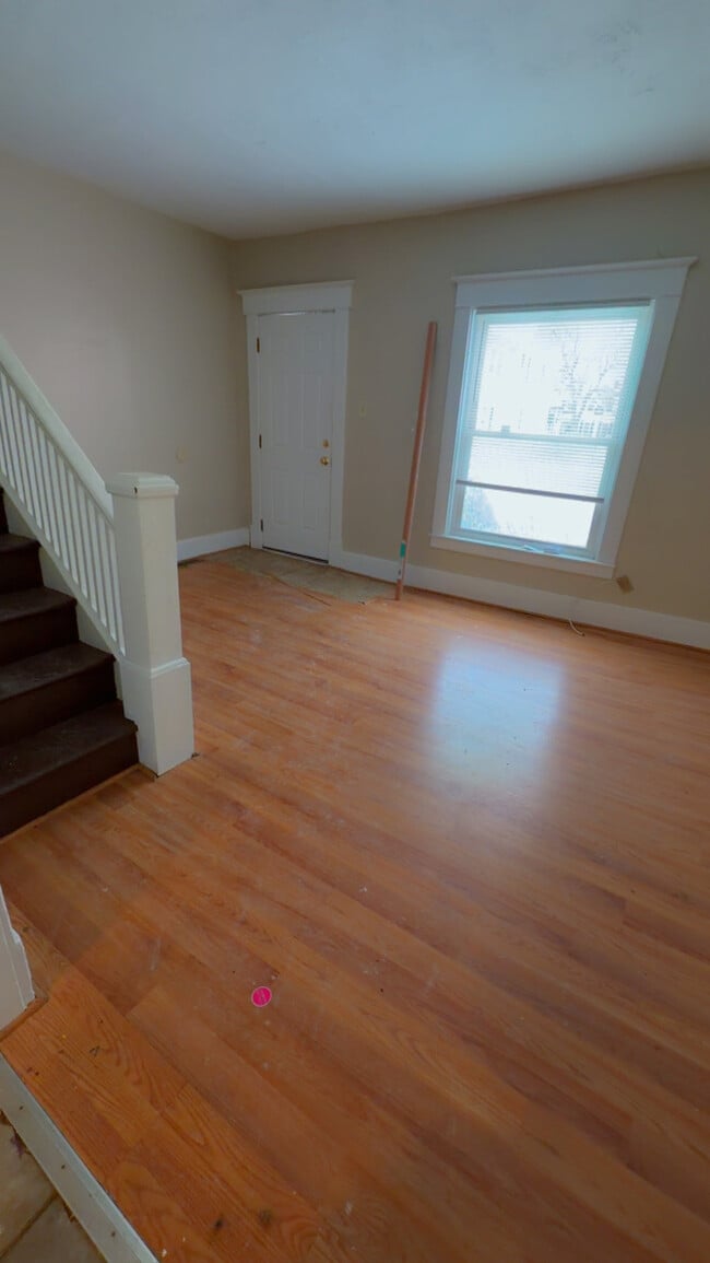 Photo - 191 Vandervoort St