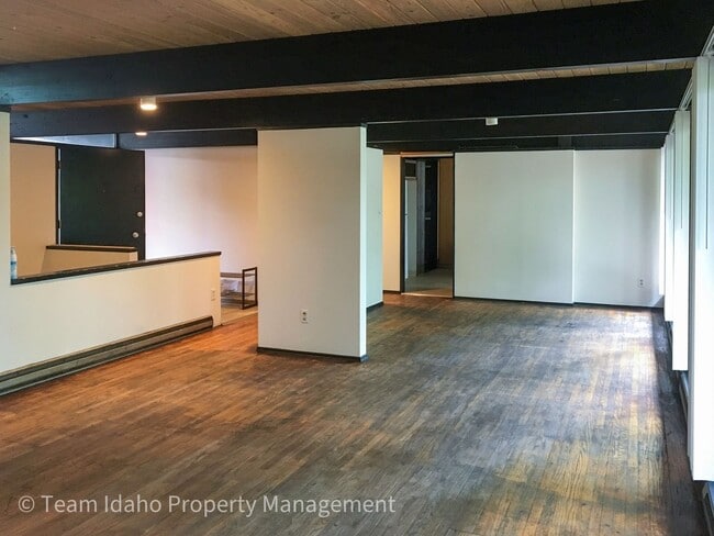 Building Photo - Taylor Ave Tri-Plex Unit 321