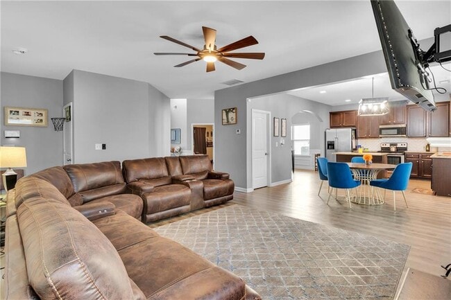 Photo - 143 Dustin Dr