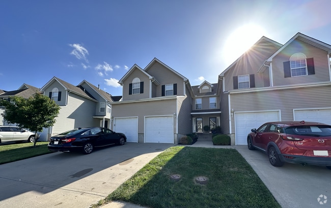 Front Wide Angle - 2220 SW Rambling Vine Rd Rental