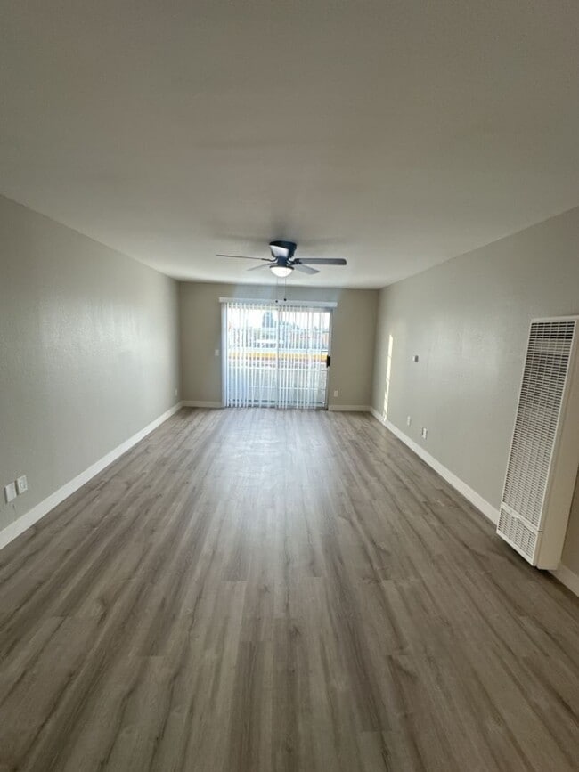 Building Photo - 9905 S Broadway