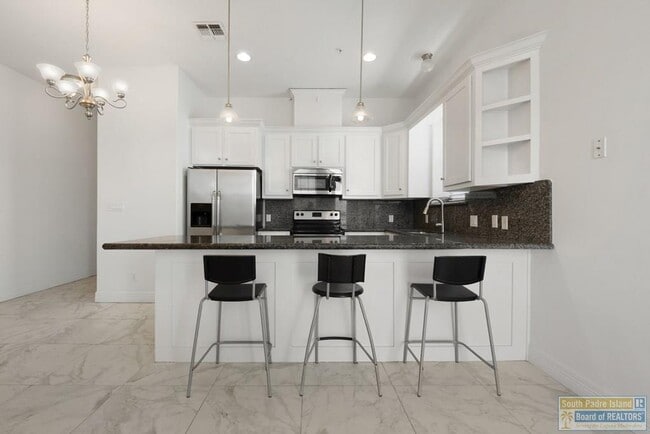 Photo - 110 E Retama St