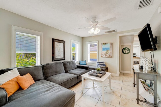 Photo - 103 4th St S Unidad SI FL2-ID1591547P