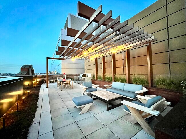 Building Photo - 100 Lovejoy Wharf Unit 8M Rental