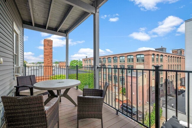 Photo - 718 E 2nd St Unit 3