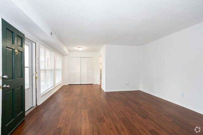 1BR, 1BA - 750SF Azalea - Living Area