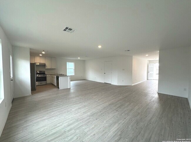 Photo - 9903 Jenny Grist