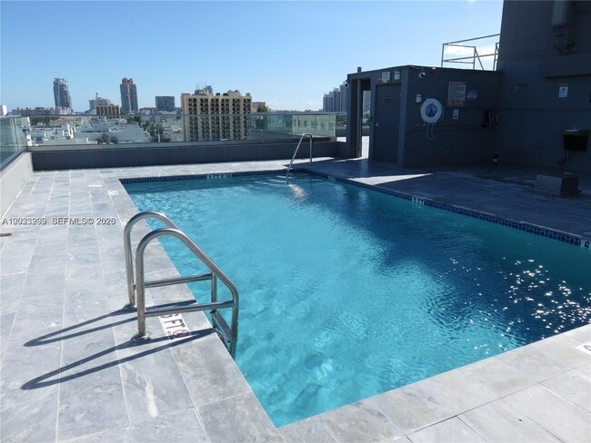 Building Photo - 1255 Collins Ave Unit 807