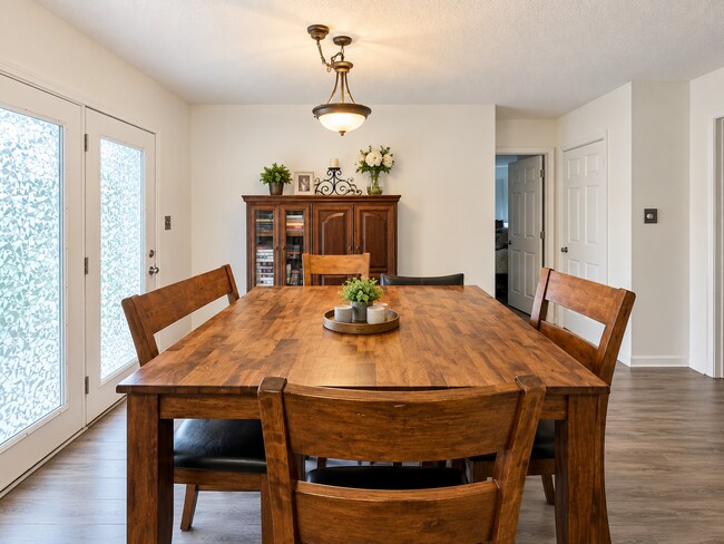 102 Chickadee Ct