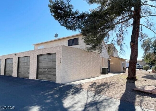 Building Photo - 5187 Garden Ln Unit D Rental