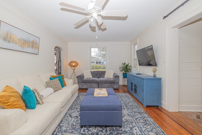 Photo - 1049 Buist Ave
