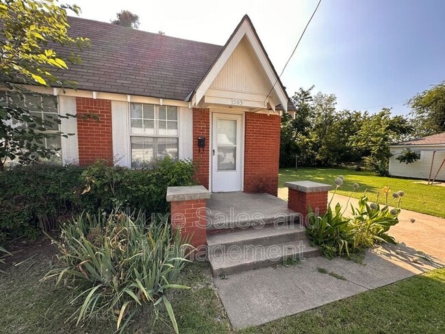 Building Photo - 503 N Baumann Ave