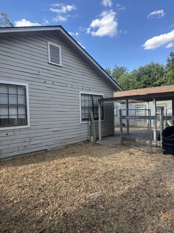 820 W Frey
