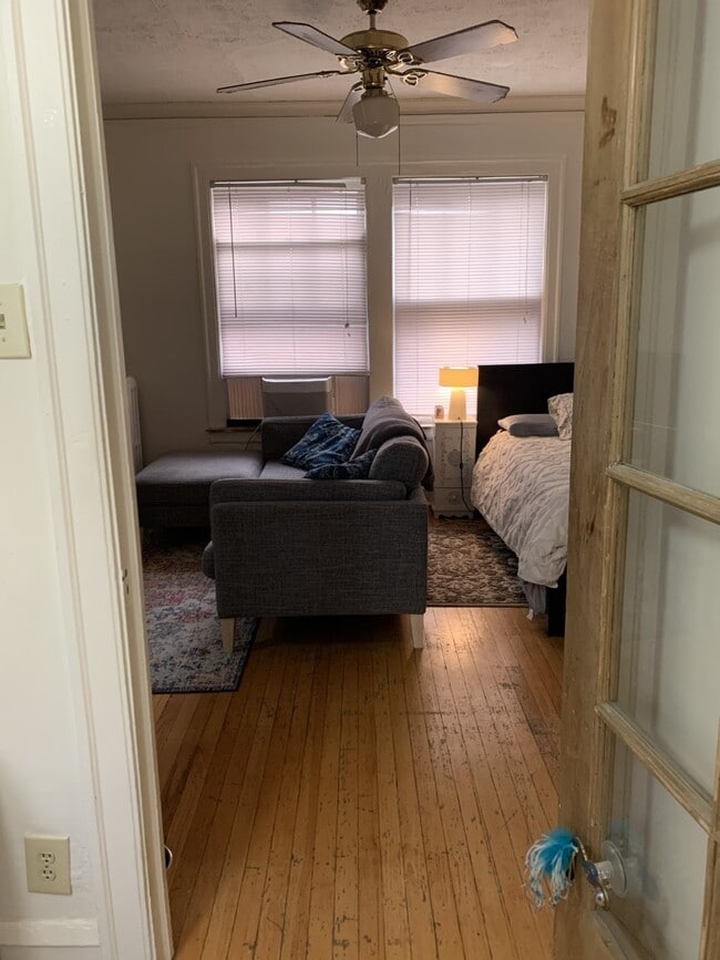 Building Photo - 921 W Oakdale Ave Unit 3A Rental