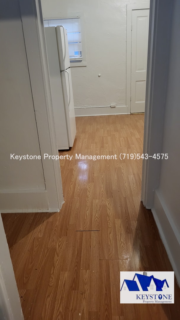 Photo - $350 OFF Move-In Special! Studio Apartment w/ Private Entrance! $700/$700 Unit 1