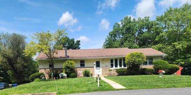4902 Creek Dr