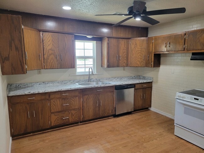 Photo - 307 S Berry St