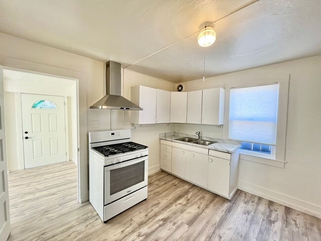 Photo - Little Italy - Charming 2 BR Cottage with ... Unit 1804