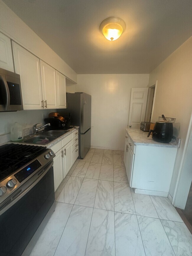 Photo - 2301 Iverson St