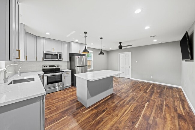 Photo - 25804 Maplewood Dr