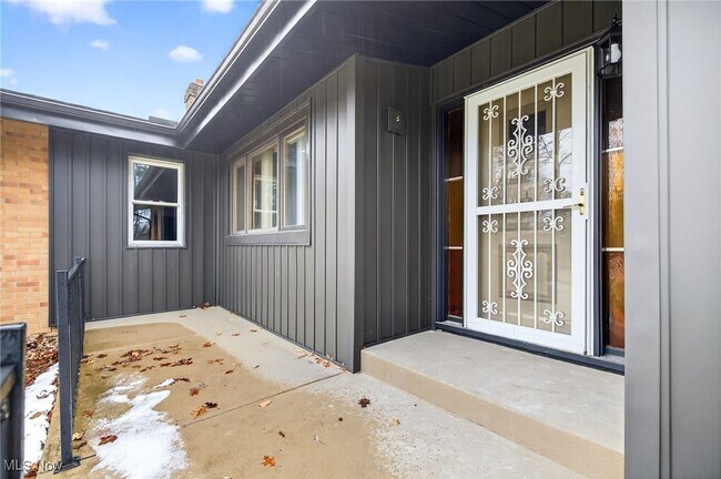 Photo - 3863 Wiltshire Rd