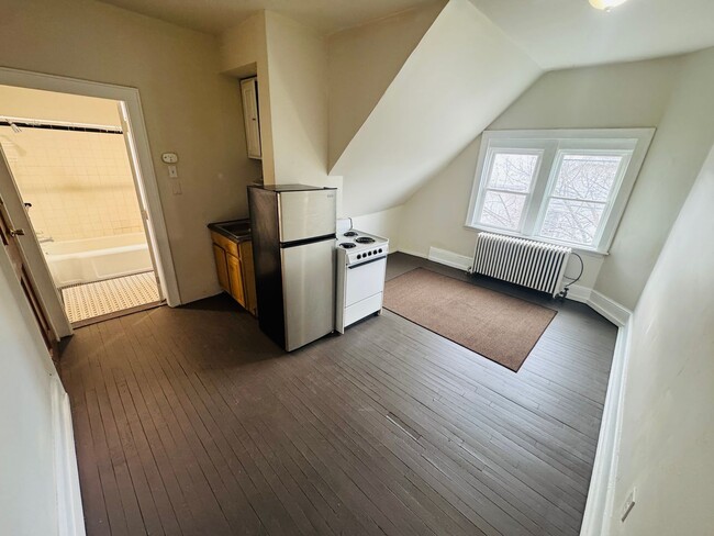 Photo - STUDIO APARTMENT WITH HEAT INCLUDED AVAILABLE NOW! Unidad Apt 10