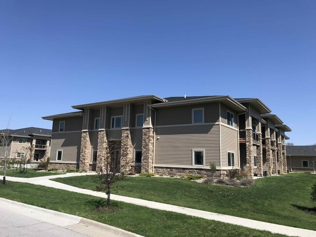 Building Photo - 2715 Bobcat Dr Unit BD2715-205