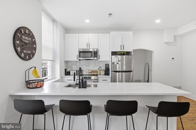 Building Photo - 700 S 2nd St