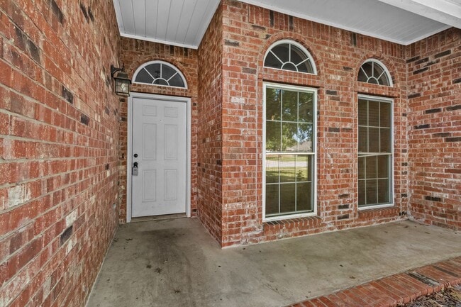 Photo - Bright & Beautiful 4 Bedroom Home with Fenced Yard and Modern Upgrades!