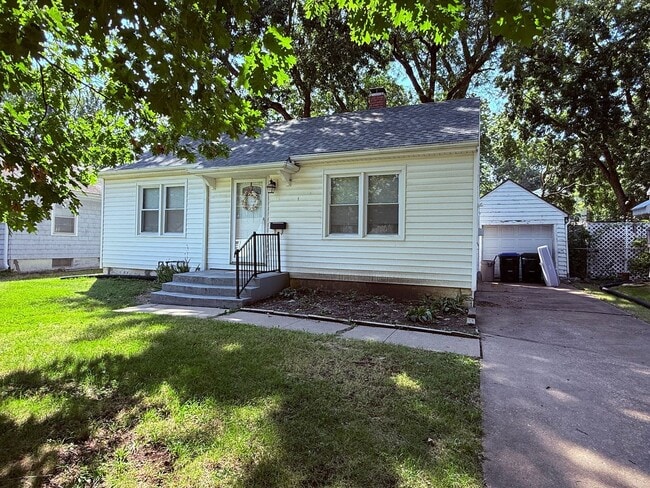 Building Photo - Charming 2 bedroom 1 bath Rental
